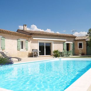 Le Clos des Lucioles and its swimming pool on the Cote de Azur