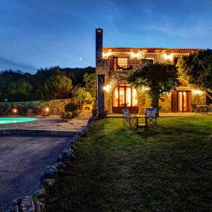 Hilltop House: Enjoy spectacular Cretan views from an impressive country home