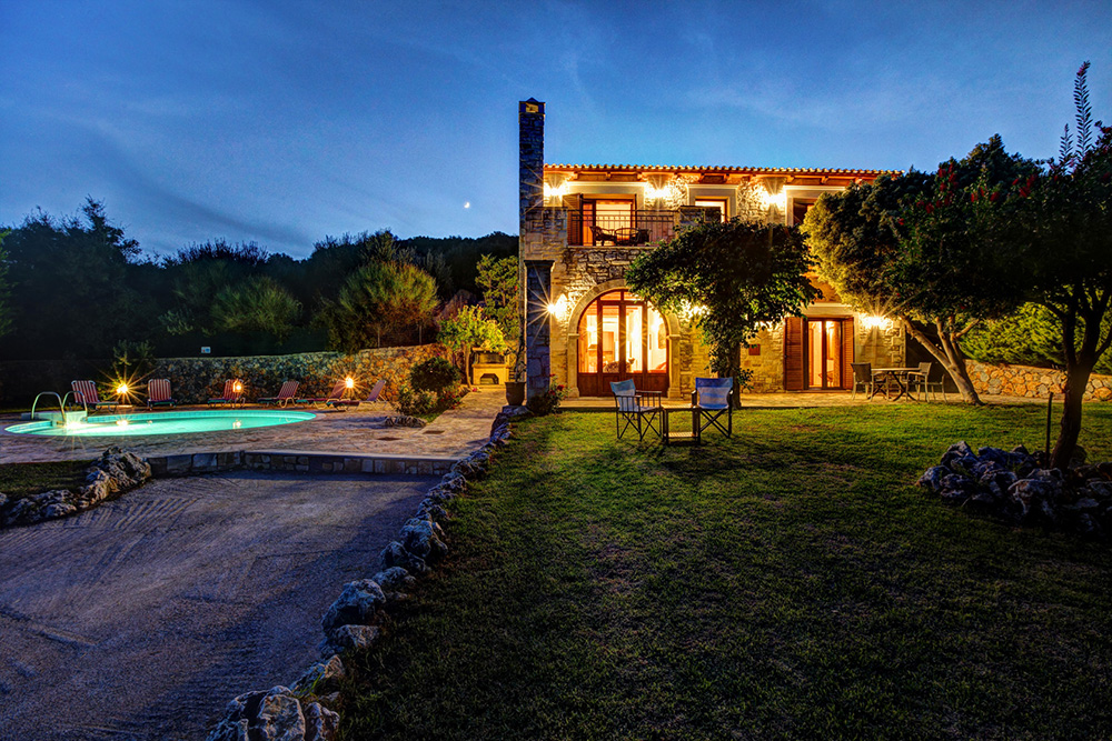 Hilltop House: Enjoy spectacular Cretan views from an impressive country home