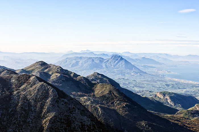 Hiking on the highest peak of the Madonie mountains park: Pizzo