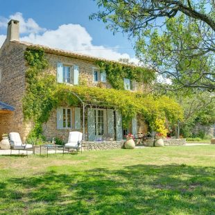 Wine, dine and sleep among the vineyards of Provence in these high-quality Vintage Travel villas