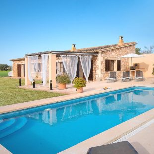 Stay at the beautiful Sa Figuera on Mallorca’s south-eastern coast