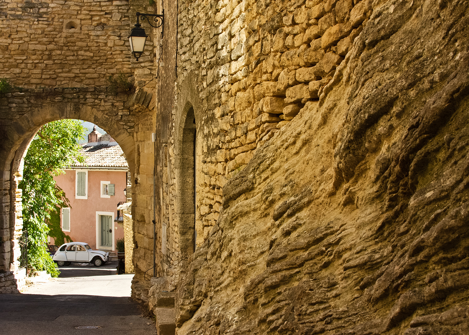 Exploring Provence's historic village of Goult 