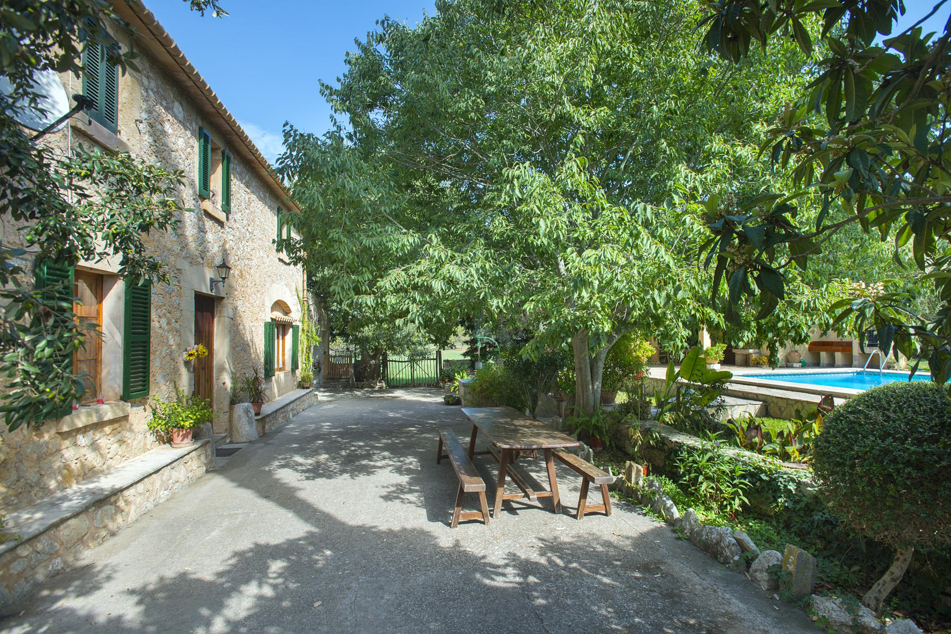 Stay at the foot of the Puig de Maria at Ca’n Catalina 