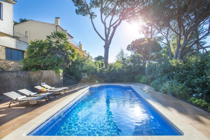 Enjoy the chic yet traditional Catalan fishing village of Llafranc at the stylish Villa Coral