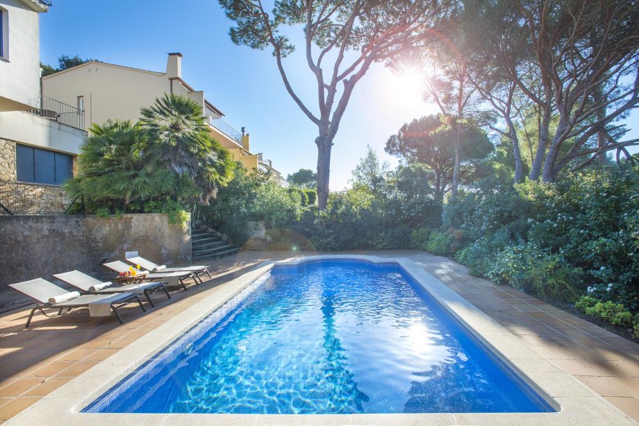 Enjoy the chic yet traditional Catalan fishing village of Llafranc at the stylish Villa Coral