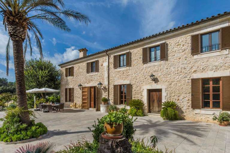 Cadell Gran Villa, Mallorca, Balearics - Sleeps 14 - Vintage Travel