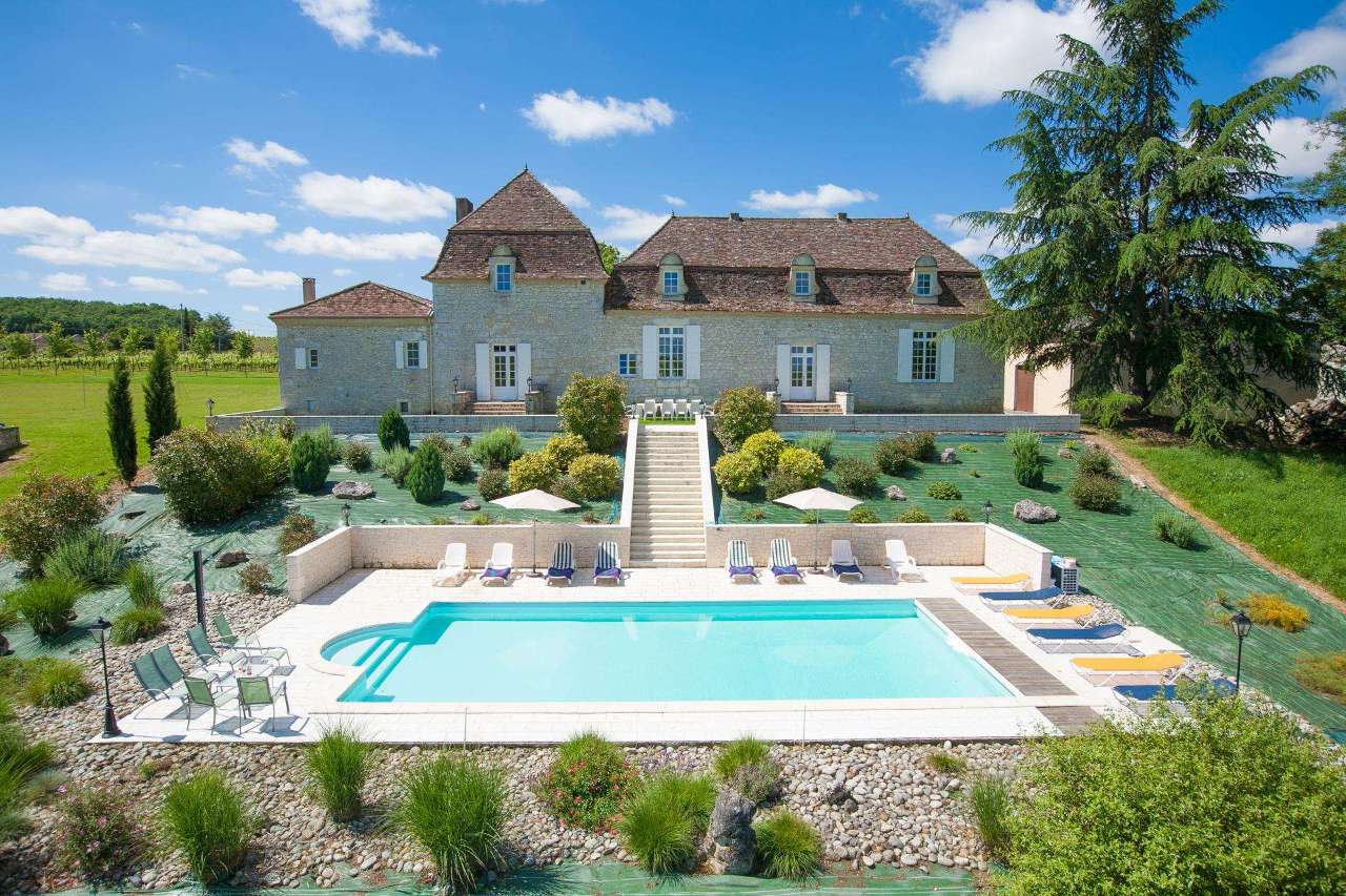 7 bed villa SW France, heated secure pool, Bordeaux / Bergerac